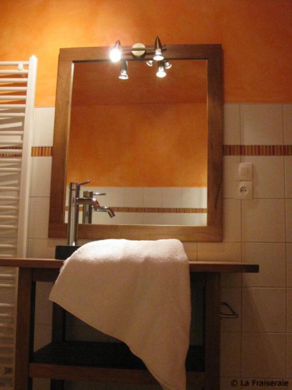 Chambres d'Hôtes La Fraiseraie Tellancourt Quarto foto
